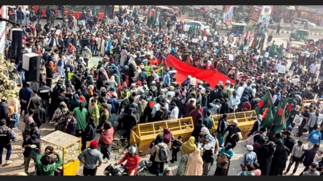 আবার শাহবাগ অবরোধে ইনকিলাব মঞ্চ, খুনিদের গ্রেপ্তার না হওয়া পর্যন্ত আন্দোলনের ঘোষণা